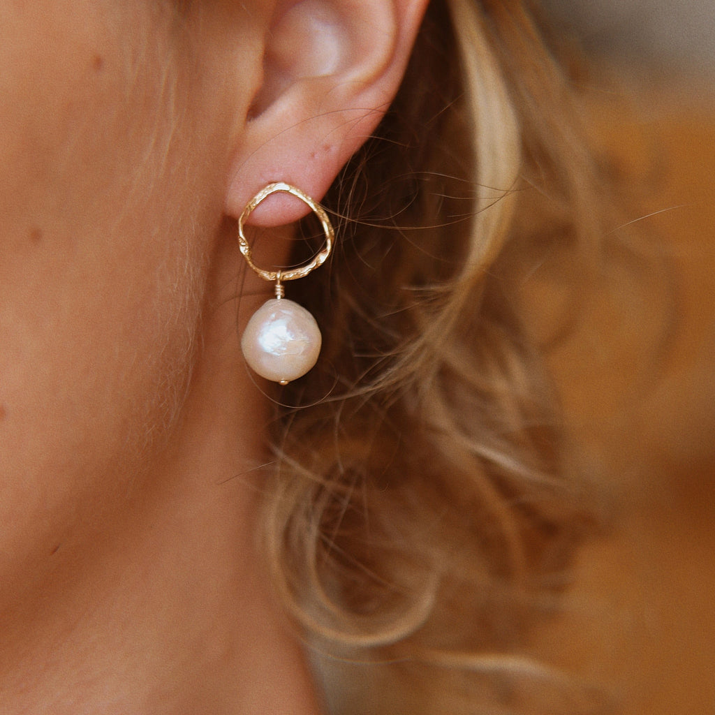 melomelo Circle Edison Baroque Pearl Earrings