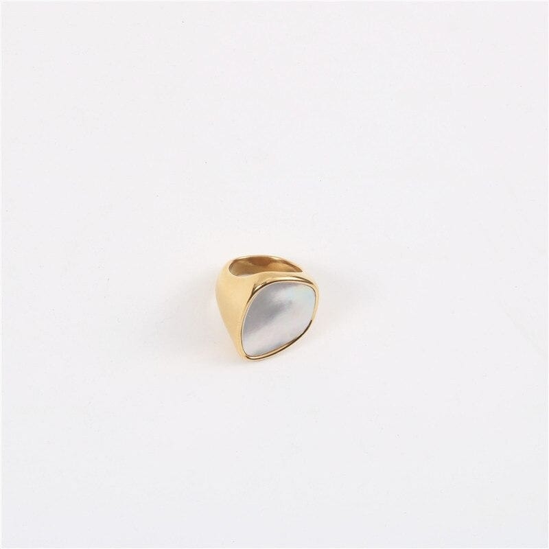 melomelo Large Mother of Pearl Statement Ring