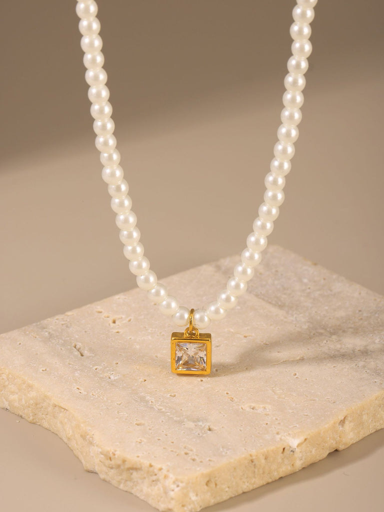 Tabea-PearlNecklaceWithZirconPendant