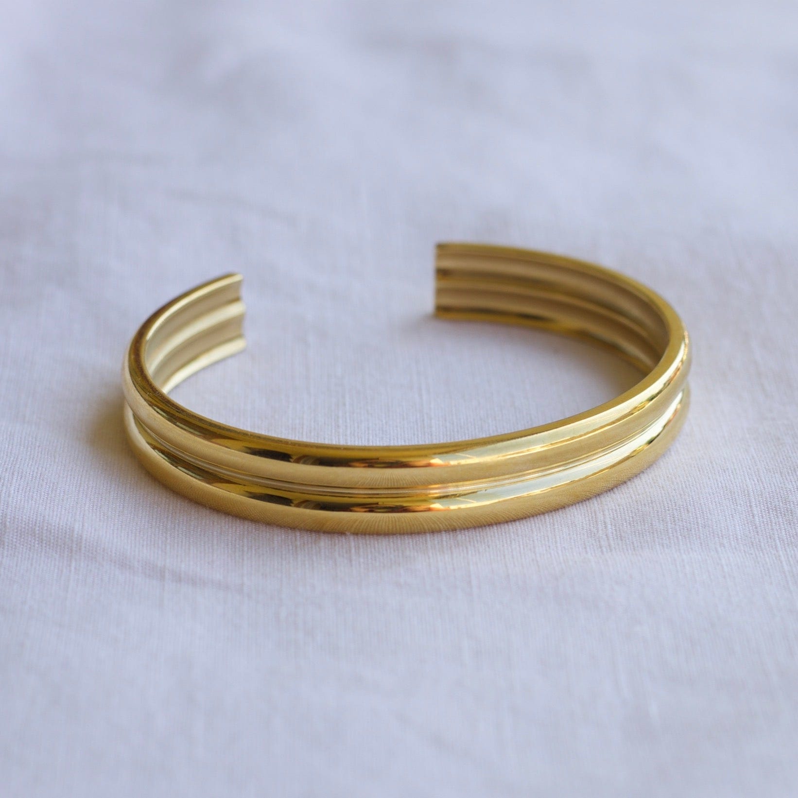 Gil Wide Polished Cuff Bracelet Gold – melomelo
