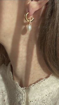 melomelo Abel - Pearl Drop Earrings