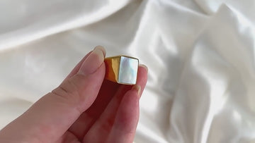melomelo Burr - Large Square Signet Mother of Pearl Ring